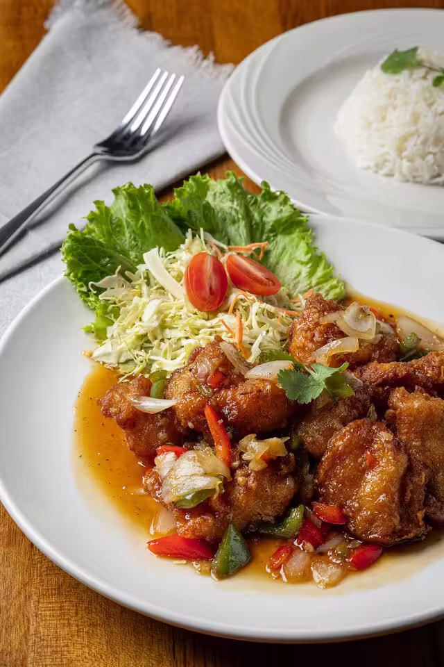 Bistro Ona - Poisson à la sauce chili au tamarin&nbsp;&nbsp;&nbsp;&copy; Bistro Ona