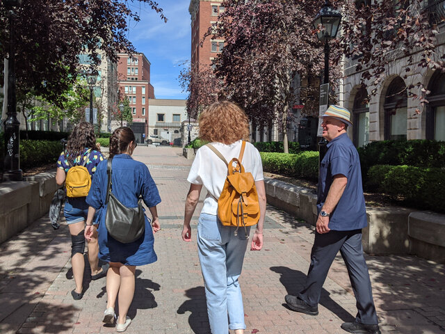 Le semi-privé: Vieux-Montréal à pied - Guidatour&nbsp;&nbsp;&nbsp;&copy; Guidatour