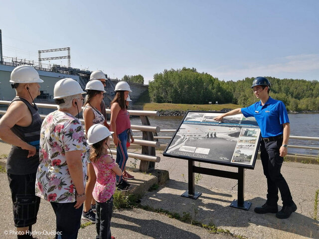 Visite extérieure de la centrale&nbsp;&nbsp;&nbsp;&copy; Hydro-Québec