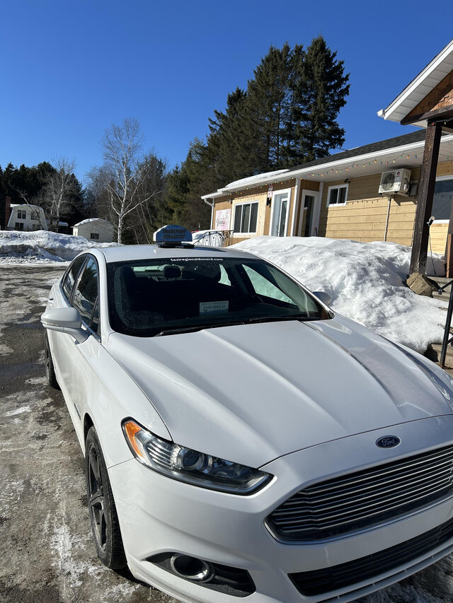Ford Fusion Hybrid trois passagers plus chauffeur&nbsp;&nbsp;&nbsp;&copy; P.Devaux