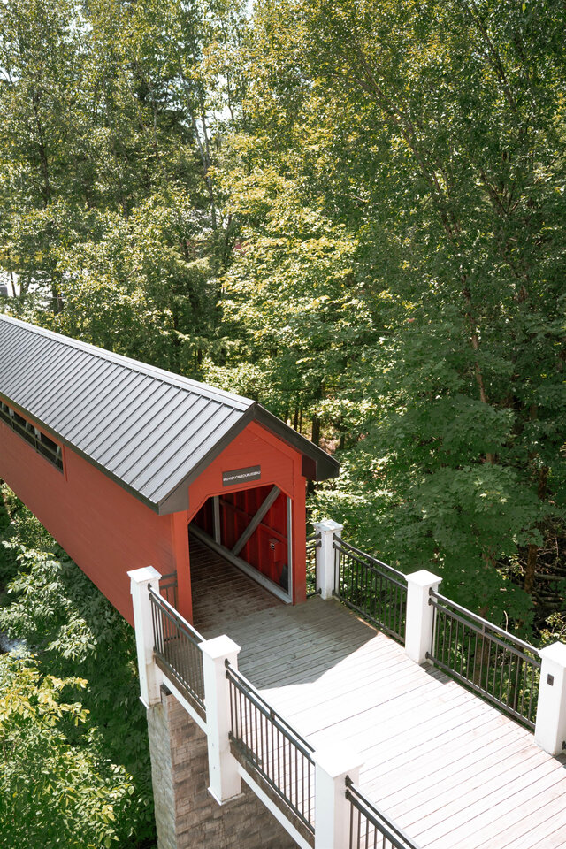 Pont Rouge&nbsp;&nbsp;&nbsp;&copy; Le Vignoble du Ruisseau