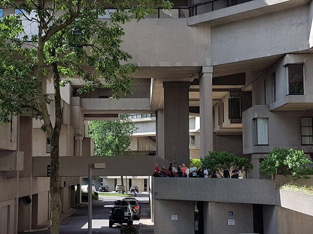 Habitat 67&nbsp;&nbsp;&nbsp;&copy; J. Bélanger