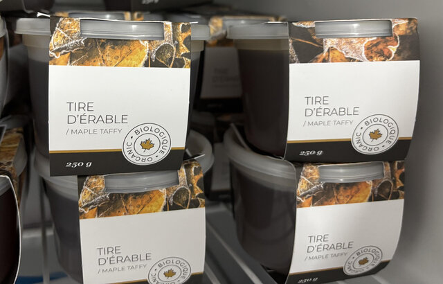 Tire d'érable&nbsp;&nbsp;&nbsp;&copy; Domaine Small
