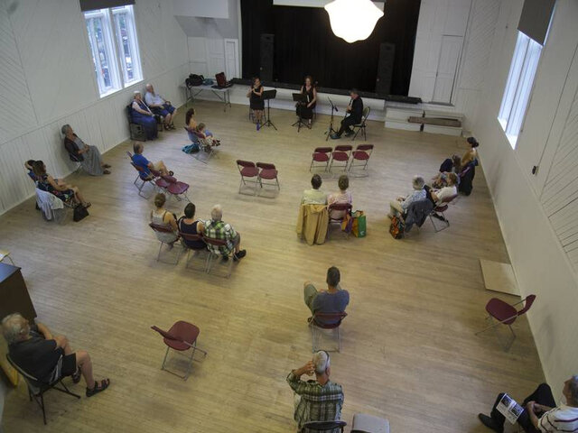 Concert intérieur au Victoria Hall&nbsp;&nbsp;&nbsp;&copy; L'inconnu dans le noir