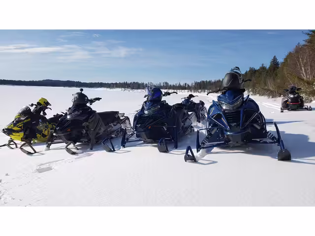 Raid motoneige - journée Hors piste&nbsp;&nbsp;&nbsp;&copy; Aventure Nord Québec Organisation Inc.