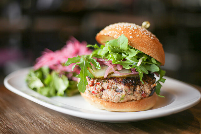 Café Le Petit Flore - Burger&nbsp;&nbsp;&nbsp;&copy; Café Le Petit Flore