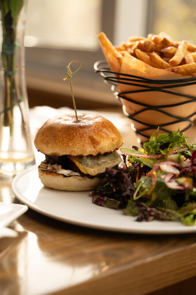 Burger&nbsp;&nbsp;&nbsp;&copy; Moulin Wakefield Mill Hôtel & Spa