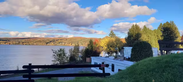 Vue sur le lac&nbsp;&nbsp;&nbsp;&copy; Stéphanie Adams