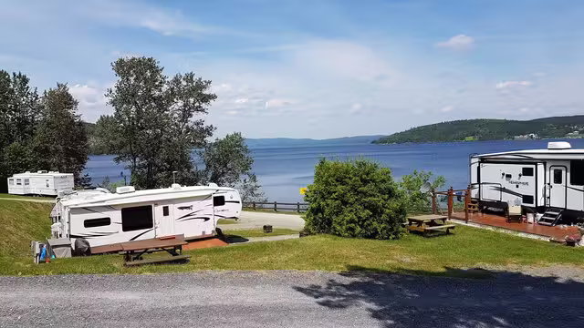 Vue sur le lac&nbsp;&nbsp;&nbsp;&copy; Stéphanie Adams