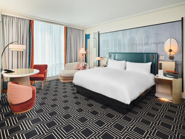 Sofitel Montréal Le Carré Doré - Chambre avec lit king&nbsp;&nbsp;&nbsp;&copy; Timothée Guzzo