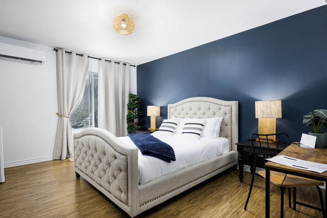 Chambre 708&nbsp;&nbsp;&nbsp;&copy; Julian Fera