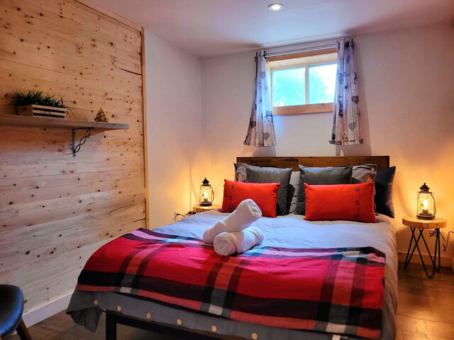 Une des trois chambres&nbsp;&nbsp;&nbsp;&copy; Sauf au chalet S.E.N.C.