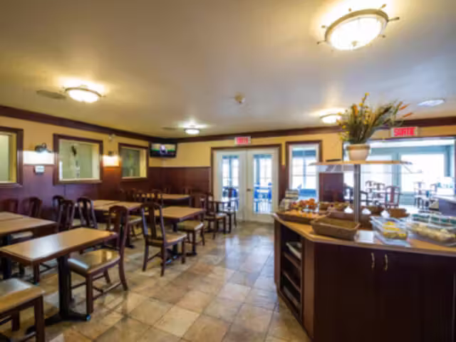 Salle pour petit déjeuner&nbsp;&nbsp;&nbsp;&copy; Hôtel Quality Inn Rivière-du-Loup