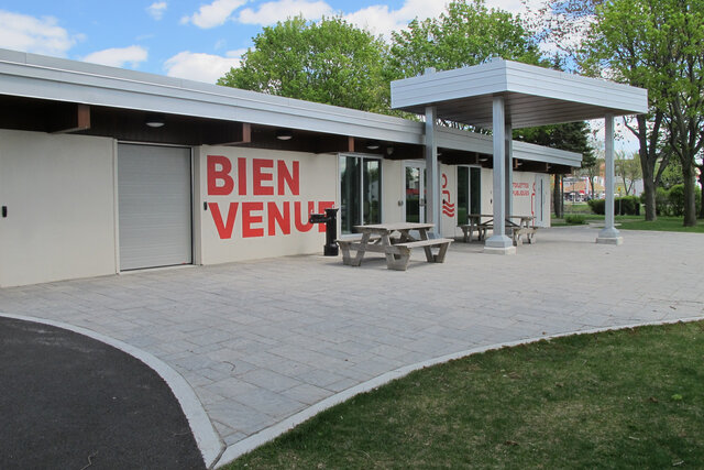 Accueil et vestiaires&nbsp;&nbsp;&nbsp;&copy; Ville de Salaberry-de-Valleyfield