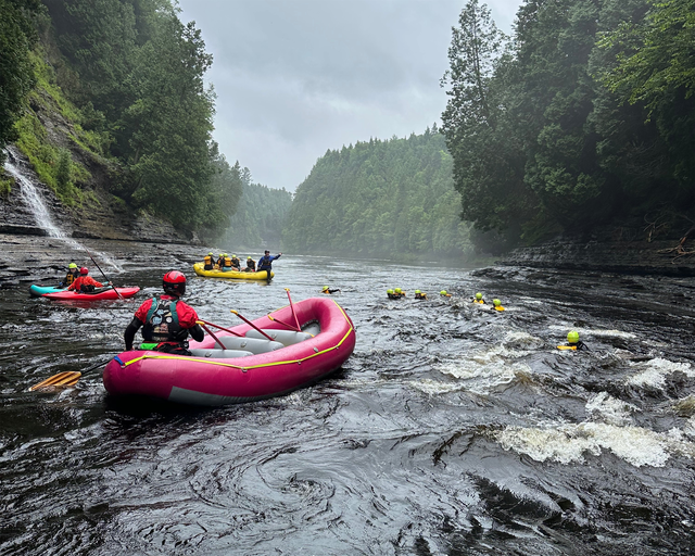Micro-aventure en eau vive Canyon de la Jacques-Cartier&nbsp;&nbsp;&nbsp;&copy; Rivière Concept