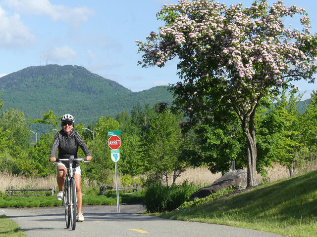 Vélo piste cyclable La Montagnarde&nbsp;&nbsp;&nbsp;&copy; G.Duquette