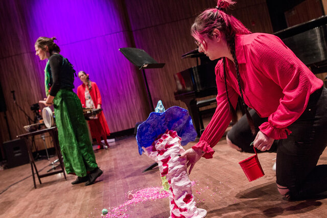 Performance de Celine Lafontaine, Marie-Elaine Dontigny-Morin et Sabrina Forget Matte&nbsp;&nbsp;&nbsp;&copy; Alain Royer