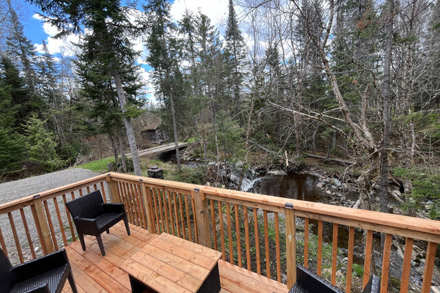 Balcon vu sur cascade