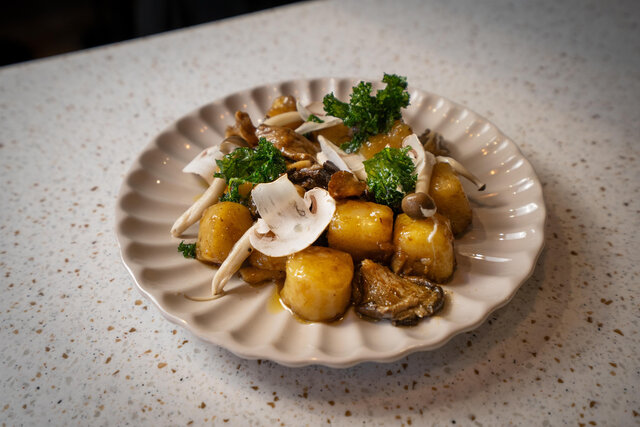 Satu Lagi - Mochi de patate avec champignons de terroir&nbsp;&nbsp;&nbsp;&copy; Satu Lagi