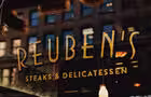 Reuben's, Le Deli & Steakhouse de Montréal&nbsp;&nbsp;&nbsp;&copy; Reuben's Steaks & Delicatessen