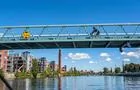 Piste du canal de Lachine - Passerelle Atwater au-dessus du canal&nbsp;&nbsp;&nbsp;&copy; Parcs Canada
