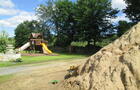 Aire de jeux et montagne de sable
