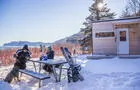 En ski au chalet, parc national Forillon, Gaspé&nbsp;&nbsp;&nbsp;&copy; Auberge et Chalets Griffon Aventure