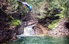 Saut en canyoning, Gaspé&nbsp;&nbsp;&nbsp;&copy; Auberge et Chalets Griffon Aventure