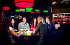 Plaisir entre amis&nbsp;&nbsp;&nbsp;&copy; Société des établissements de jeux du Québec
