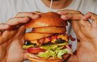 Le Saint-Bock - Burger BBQ, bacon et rondelles&nbsp;&nbsp;&nbsp;&copy; Saint-Bock