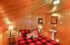 Chambre 1 La Rustique salle de bains commune&nbsp;&nbsp;&nbsp;&copy; C.Jobin Turner imagerie