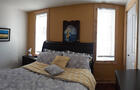 Chambre spacieuse lit queen
