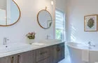 Salle de bain 2 au rez-de-chaussée&nbsp;&nbsp;&nbsp;&copy; Flex Immobilier