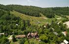 Vue sur le centre Vorlage et le village – L’Auberge des Collines&nbsp;&nbsp;&nbsp;&copy; L’Auberge des Collines