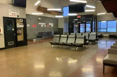 Schefferville Airport ( Schefferville Airport Coorporation ) (YKL)