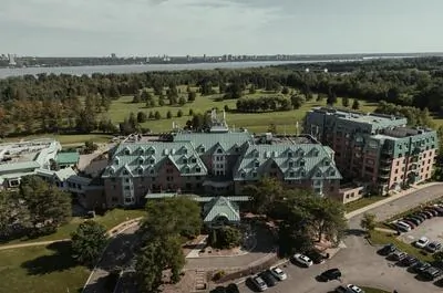 HÔTEL DOUBLETREE BY HILTON GATINEAU-OTTAWA