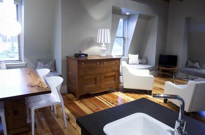 LE PLEASANT HÔTEL & CAFÉ