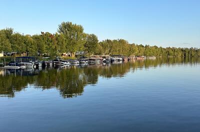 CAMPING À LA CLAIRIÈRE