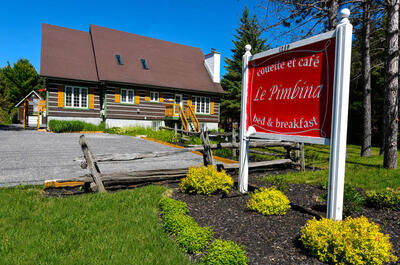 LE PIMBINA COUETTE ET CAFÉ