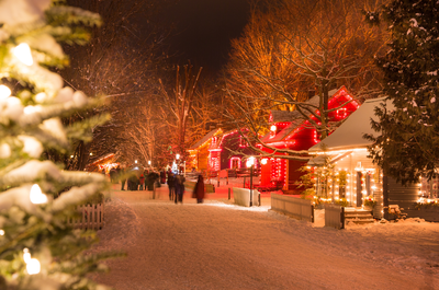 Le Village illuminé Desjardins du Village Québécois d’Antan