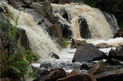 Les sentiers de la Chute à Ovide
