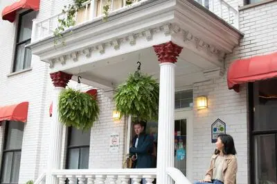 AUBERGE SAINTLO MONTRÉAL