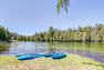 Deux kayaks, deux planches à pagaie et un pédalo&nbsp;&nbsp;&nbsp;&copy; Chalet Le Répit