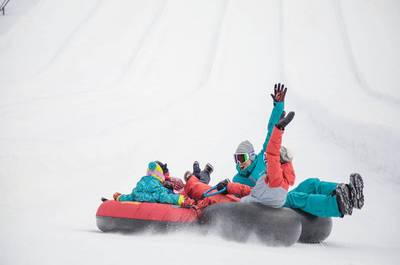 Glissades sur tube du Sommet Saint-Sauveur