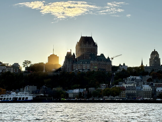 Le Château Frontenac au coucher du soleil&nbsp;&nbsp;&nbsp;&copy; Catherine Paquet