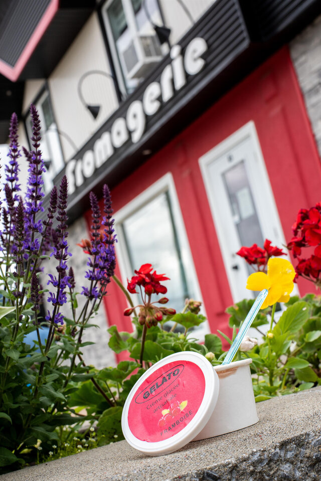 Gelato de la Fromagerie Le Fromage au Village&nbsp;&nbsp;&nbsp;&copy; Steve Bray