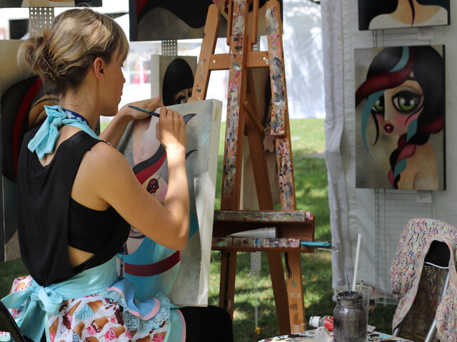 Artiste en création&nbsp;&nbsp;&nbsp;&copy; Couleurs urbaines de Granby - Symposium d'artistes en arts visuels