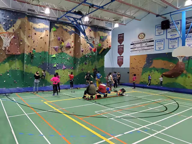 Mur de l'école La Source - Rouyn-Noranda&nbsp;&nbsp;&nbsp;&copy; Rappel du Nord