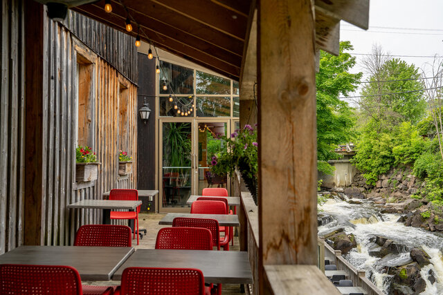 Terrasse&nbsp;&nbsp;&nbsp;&copy; Moulin Wakefield Mill Hôtel & Spa