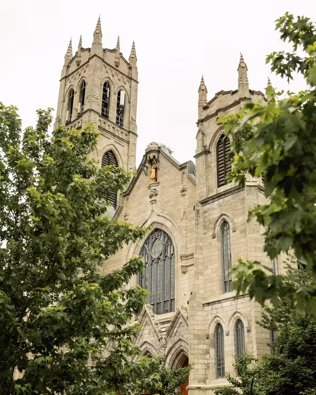 Avenue Laurier Ouest - Église Saint-Viateur&nbsp;&nbsp;&nbsp;&copy; SDC Laurier Ouest